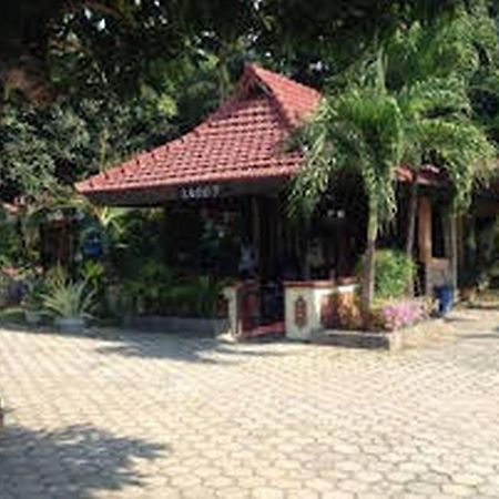 Hotel Nirwana Situbondo Redpartner Banyuanget Buitenkant foto