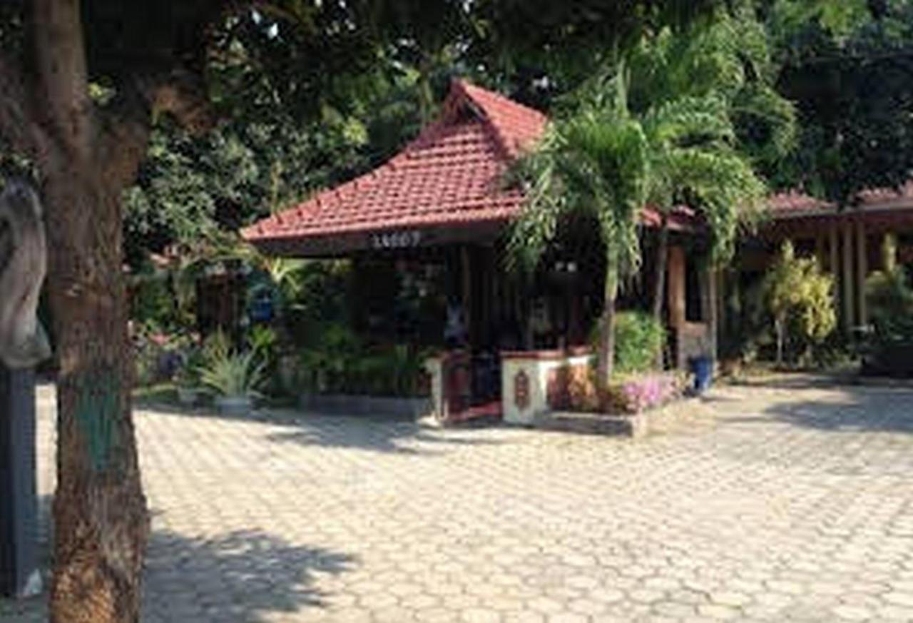 Hotel Nirwana Situbondo Redpartner Banyuanget Buitenkant foto